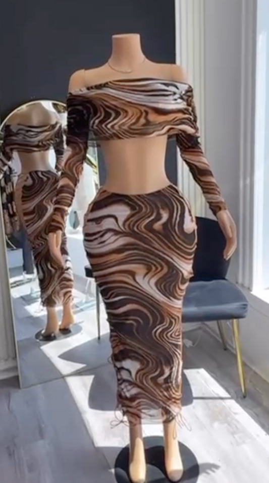 Conjunto “Mocha Marble” (top off-shoulder + falda midi)